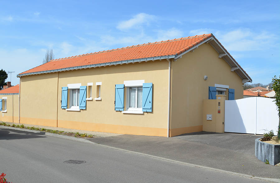 ISOL' Façade 44 - Logement avec peinture sur la façade a Les Moutiers en Retz