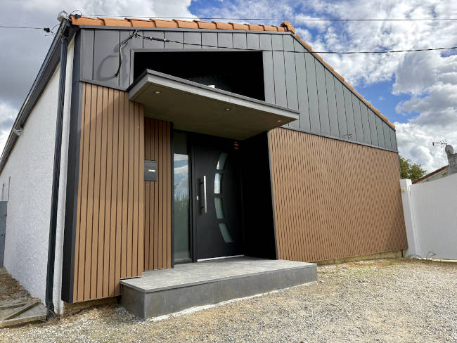 ISOL' Façade 44 - Bardage Vertical à Gorges